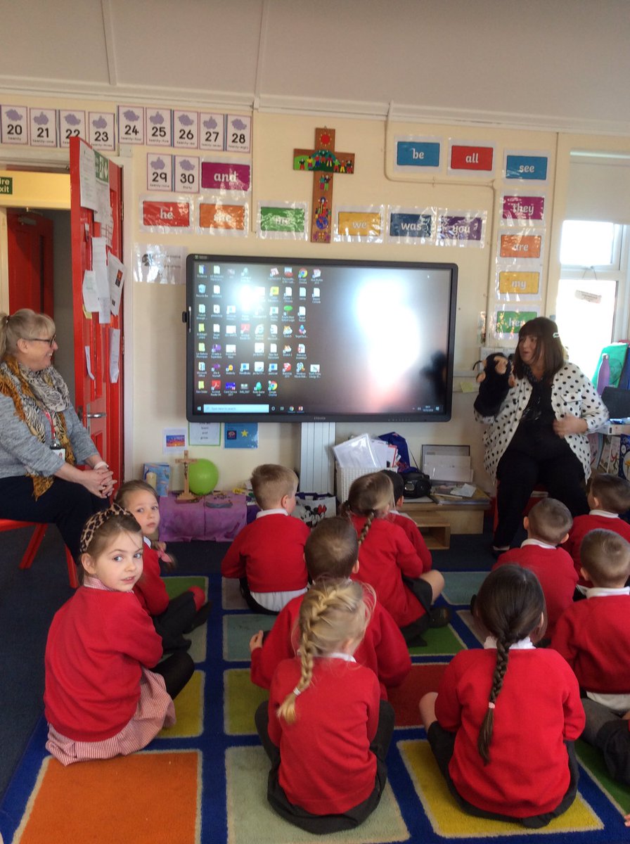 Recstjosephs1's tweet photo. Lovely visit from KS today. Kids safe session telling us about how to stay safe and that we are the boss of ourselves. #kidsafe #safechildren https://t.co/qP6oJ7FcAL