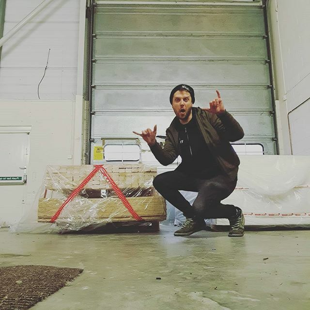 Our first batch of materials have arrived and we are getting our build on 🤙🤙@stagedrivery
Please give our brand new insta a sweet sweet follow for all the updates @archivestudiosbristol
°
°
°
#24houraccess #bristolband #bristolmusic #rehearsalspace #… ift.tt/2Uh5M2o