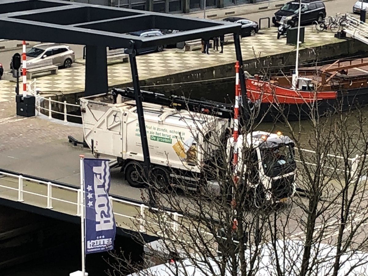 Heel veel complimenten voor alle medewerkers van <a href="/Stadsbeheer010/">Stadsbeheer010</a>. Het werk blijft in deze bijzondere tijd ‘gewoon’ doorgaan 👌🏻