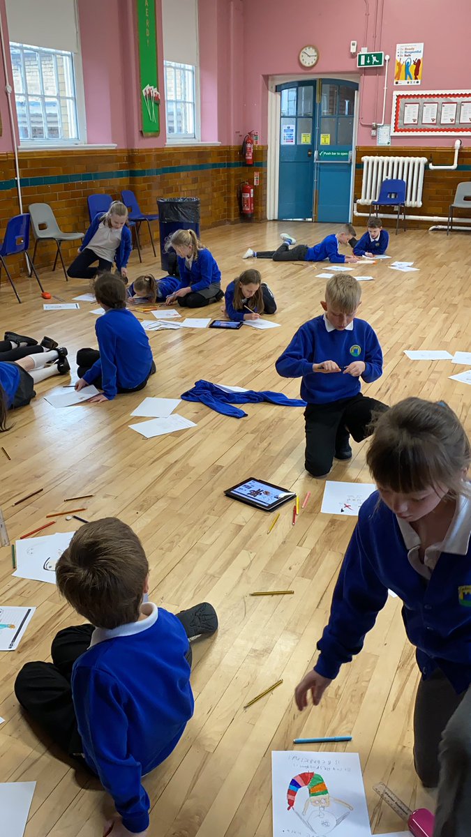 MrsSTwyn's tweet photo. Designing posters on internet safety. https://t.co/EBCG0jcpnZ