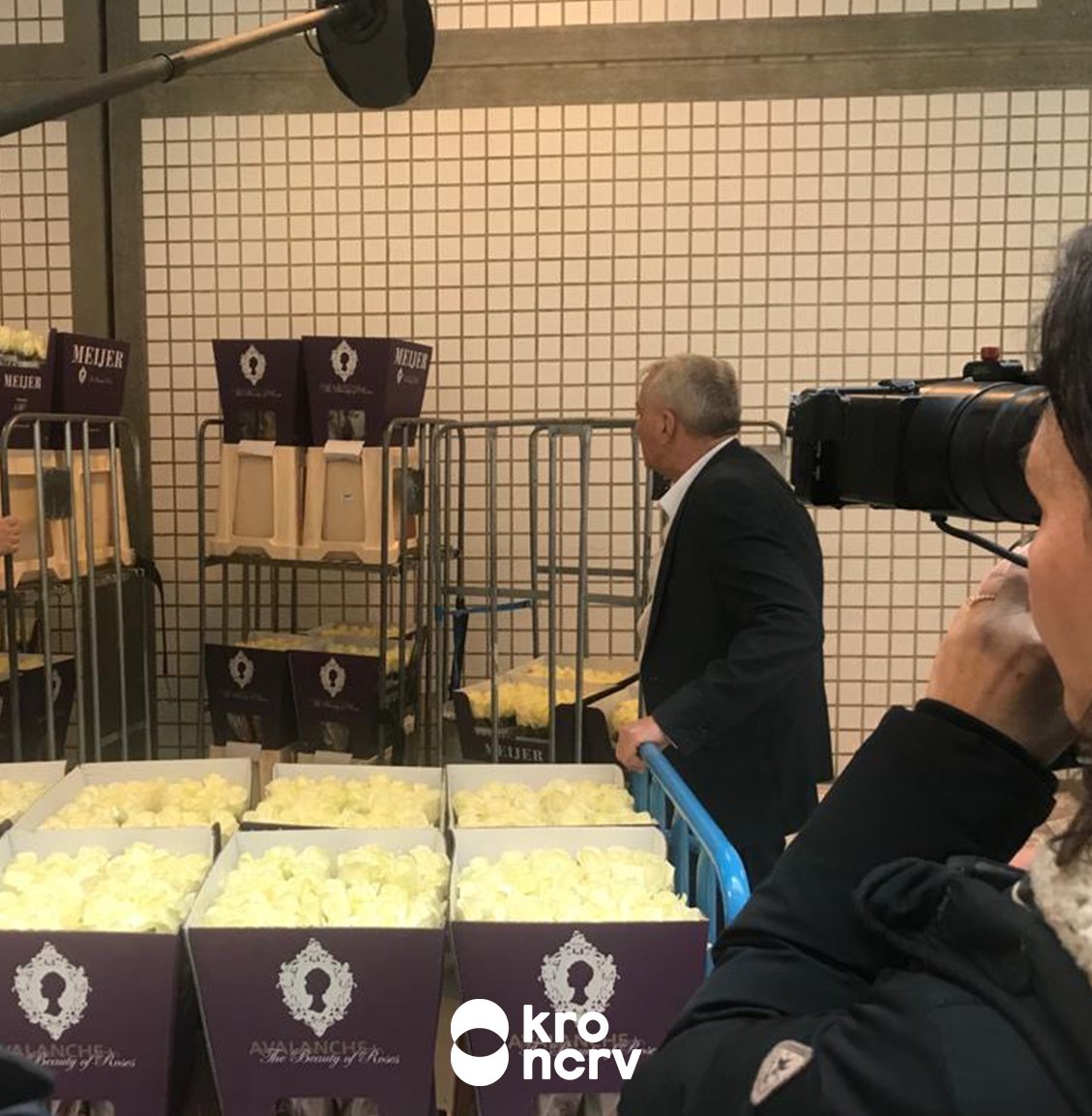 krokruispunt's tweet image. Daar zijn ze!🌹De eerste rozen voor de zorg arriveren in Rotterdam @Franciscuszorg en @UMCUtrecht  

Laten we samen omkijken naar de helden van de #zorg, omdat zij omkijken naar Nederland! @kroncrv

#covid2019 #Coronavirusnl