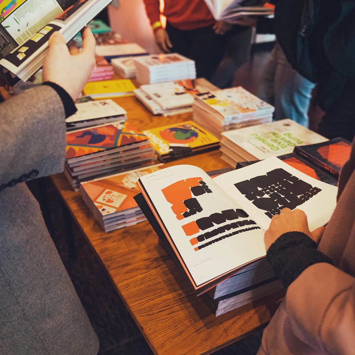tocame_munich's tweet photo. .@sodabooks with their exquisite book corner at TOCA ME 20 📚🙌 https://t.co/1bxuNpKlGt #tocame20 https://t.co/IYuV5j7VJA