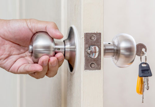 emergencyserv20's tweet image. You get out of the house for a moment and forget to leave the front door open. You are in the right place because we can provide you very fast with a locksmith nearby that will come and open the doorway of your house.
#LocksmithManchester #24hourlocksmith
emergencyservices24.co.uk/locksmith-manc…