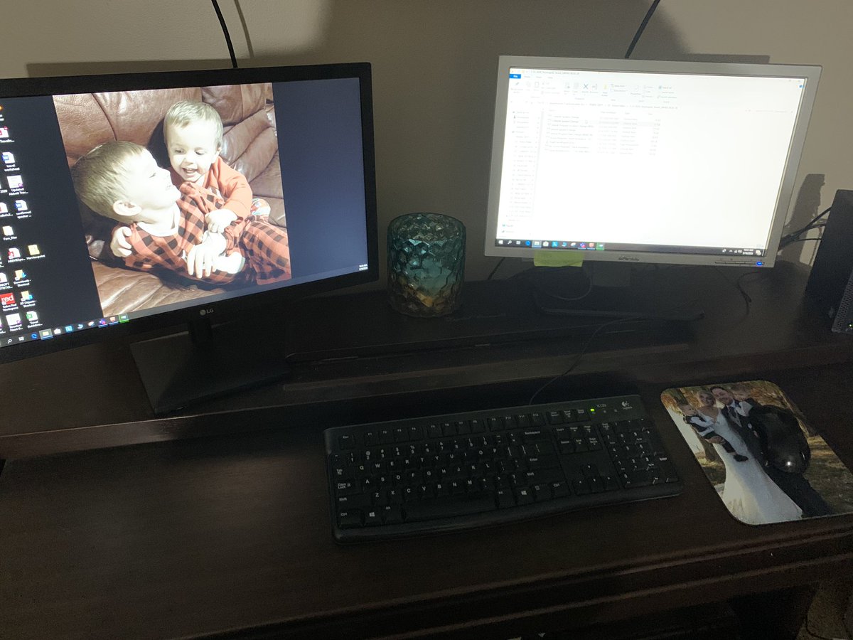 KelsKemper's tweet photo. #workingfromhome #apianoismydesk https://t.co/jQeS8gEu2h