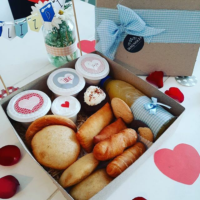 magnoliacbo's tweet photo. Estamos trabajando desde casa! 
Delivery gratis (hacia zonas centricas). Escríbenos al Dm 💞
.
.
.
#magnoliacasadete #teahouse #regalos
#globospersonalizados #chocolate #venezuela #cdbolivar #magnolia 
#breakfast #margarita #merida #fiestadete #teaparty #tea #cbl 
#detalles #… https://t.co/ZAXFju0rR4