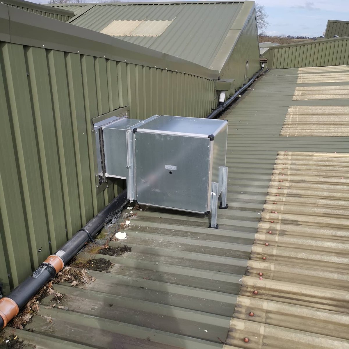 bondfabs's tweet photo. Kitchen extraction in Harrogate #commercialkitchen #ventilation #kitchenextraction #commercialkitchen #ventilation #stainlesssteel #extractioncanopy #commercialkitchenextraction #extractfan #stainlesssteelwallcladding https://t.co/0niyi7uoBf