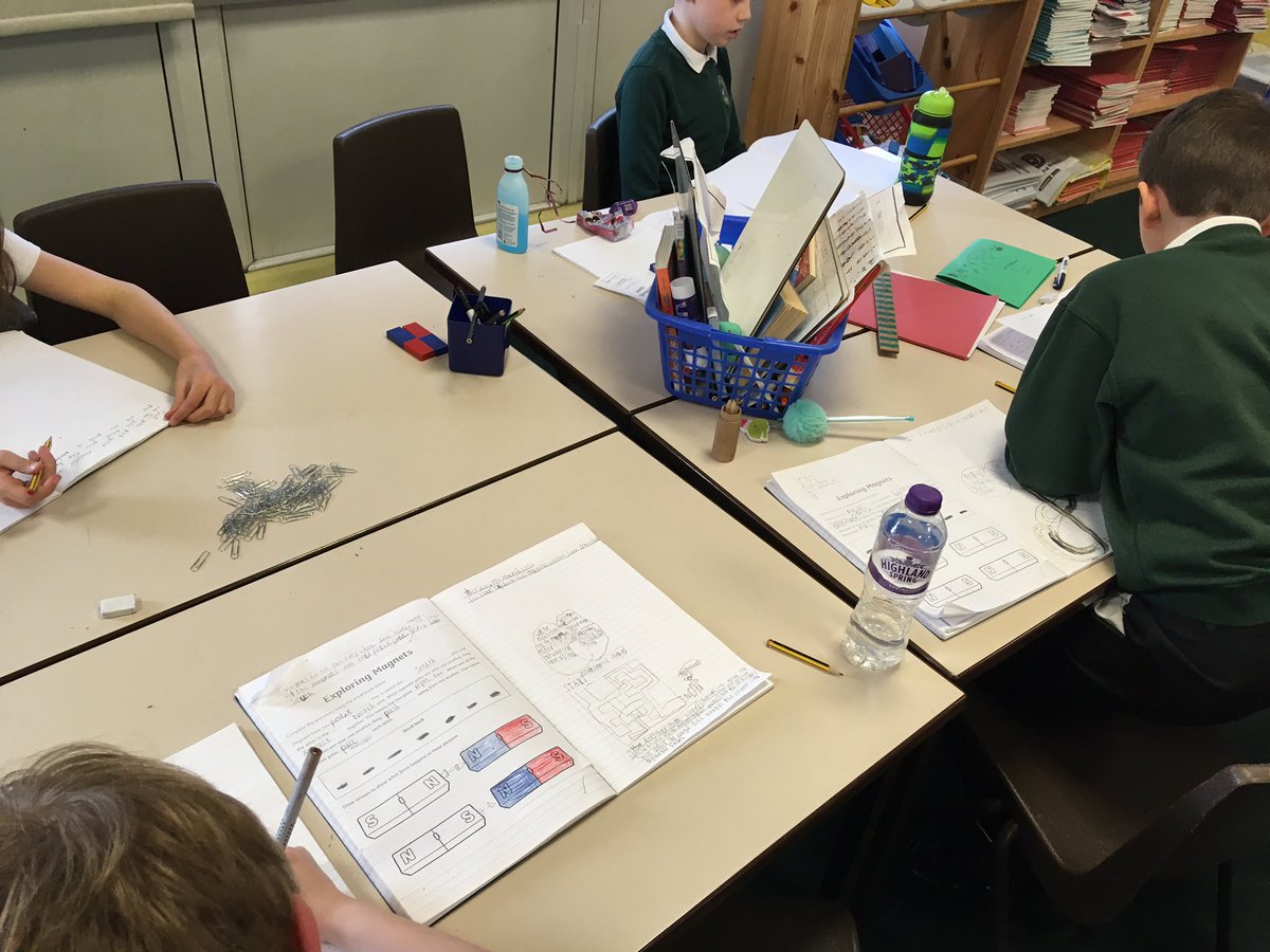 Staidansb's tweet image. Science designs ! Well done 👍 Year 3 ! #sciencestars