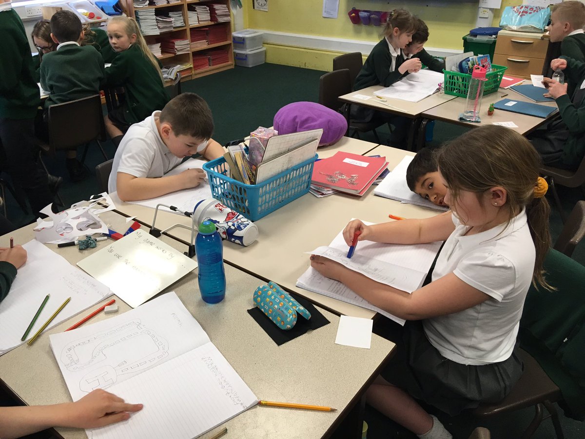 Staidansb's tweet image. Science designs ! Well done 👍 Year 3 ! #sciencestars