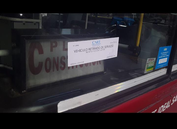 BUBA_2012's tweet image. A los genios de la medida pasajeros sentados!!!! CORTAN DE SERVICIO por dos pasajeros parados!!! NO BOLUDOS DE LA #CNRT hace bajar a los dos pasajeros y que el colectivo siga trabajando para transportar gente ... son y serán inútiles!!!