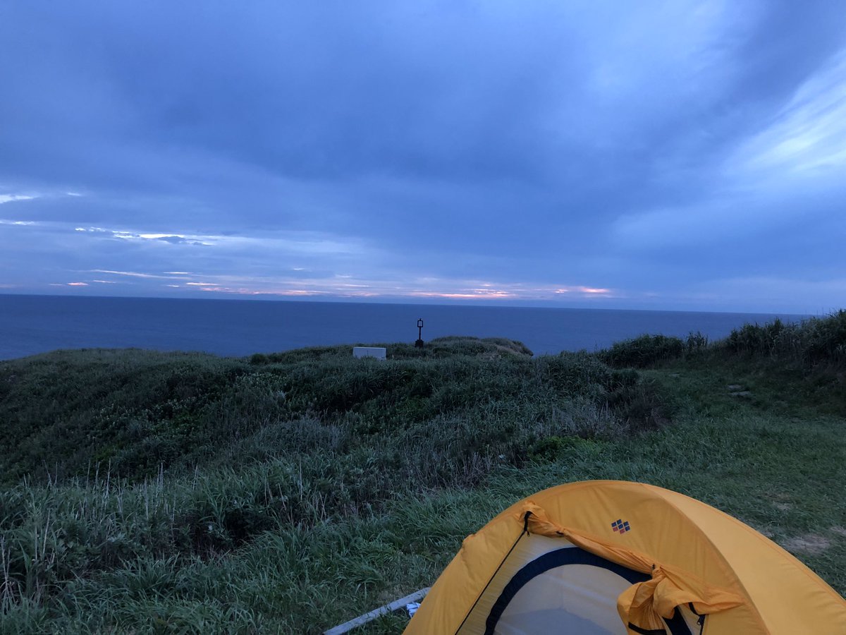 solo_camp48's tweet photo. 自分史上No. 1キャンプ場は【奥尻島北追岬キャンプ場】
学生時代にソロで4〜5日過ごしたら大好きだった当時の彼女に『奥尻の海は碧く蒼く青いです…』という小っ恥ずかしい書出しの絵葉書を送ってしまうくらいサイコーのキャンプ場
昨夏20数年ぶりの再訪もやっぱりアオの種類はたくさんだった♪ https://t.co/YyyIe7iCAS