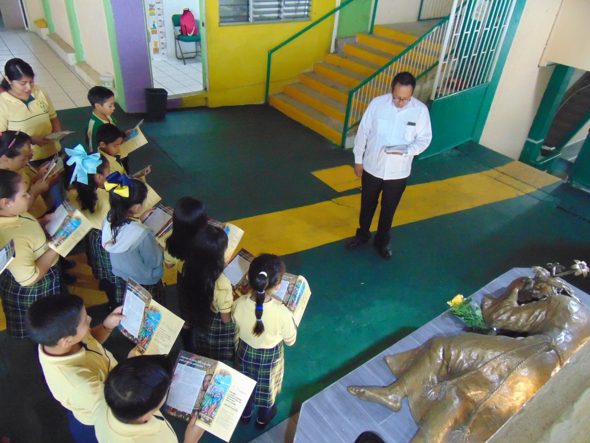 ipc_informa's tweet photo. Hoy que celebramos a Señor San José, oramos con un grupo de alumnos de Primaria y develamos la placa conmemorativa. Fuimos pocos para cumplir con las medidas preventivas de la contingencia #COVID19 #AdelanteSimpreAdelantePuesLoQuiereSanJosé #YoSoyIPC #YoSoyJosefino . https://t.co/sTyY1K2TC2