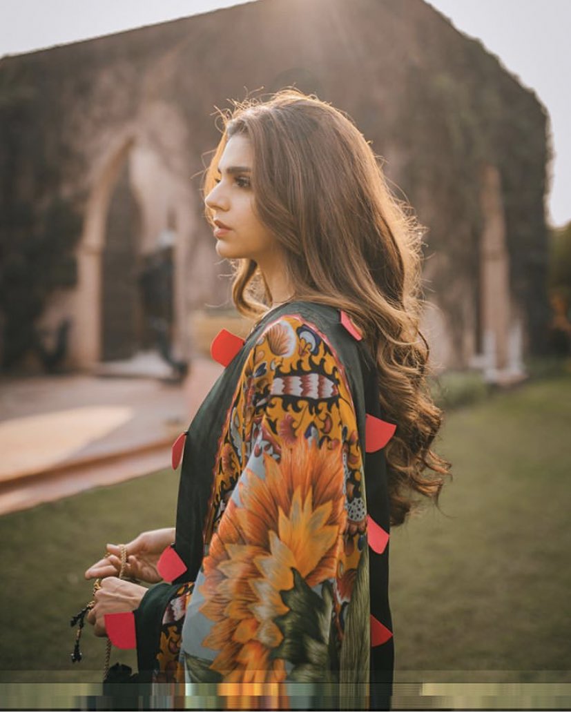 bestofsanam's tweet photo. Shot by Izzah Shaheen Malik for Saira Rizwan https://t.co/7CU8RPj8nL