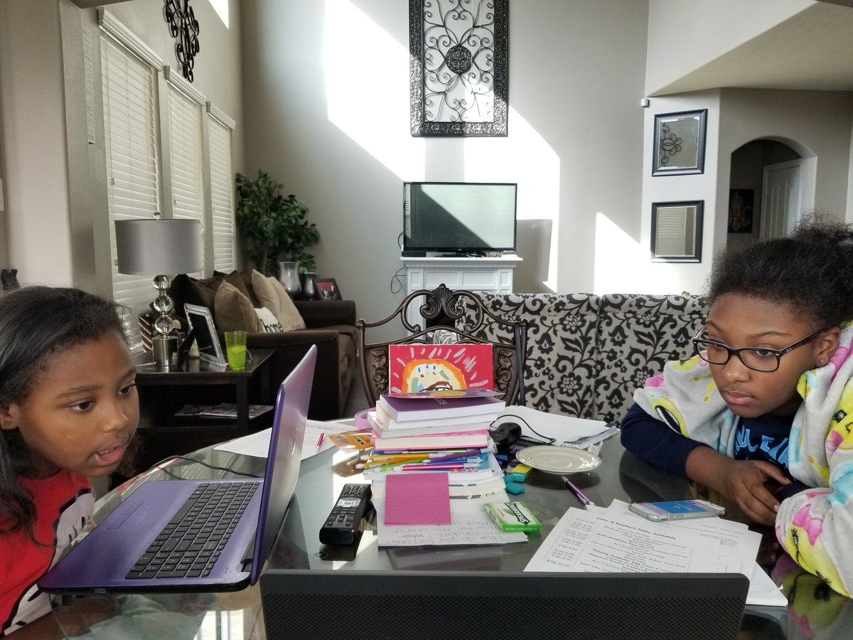 KristalWashin16's tweet photo. When your mom is an educator, class will be in session!!!β€π₯°π©βπ«
#Springscholars #Homeschooling #Mommyschool #Kahoot https://t.co/go0oH6TYtv
