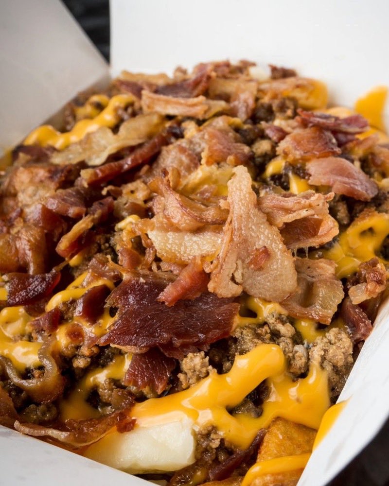 SudburyPoutine's tweet image. Bacon cheeseburger poutine 😍😍
#sudburypoutinefest #sudbury #poutine #foodie #bacon #baconcheeseburger #baconcheeseburgerpoutine #fries #gravy #cheesecurds #sudburyeatz #savoursudbury #sudburytourism #downtownsudbury #sudburyevents #sudburyeventscalendar
