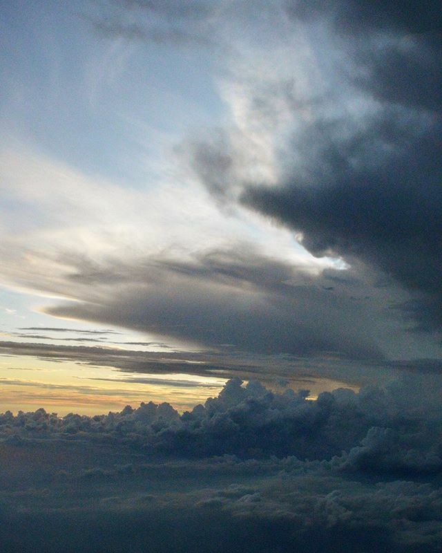 ti_ai_ki's tweet photo. #eveningglow 
#sky #sunsetsky #eveningsky #cloud #clouds #mysticloud #sunset #sunsetphotography #sunsetpic 
_
#夕焼け空 
#空 #落陽 #雲 #雲海 #夕焼け #薄暮 #風景 #景色 https://t.co/7qhPJSCC79 https://t.co/34KEI6ORJV