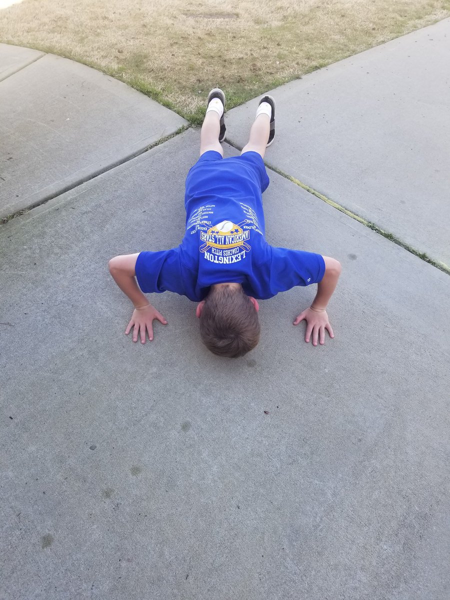 DonnaSpivey8's tweet photo. PE time and RunHard "practice". #onerce @Coachskennerly https://t.co/2QPYVJ5WGO