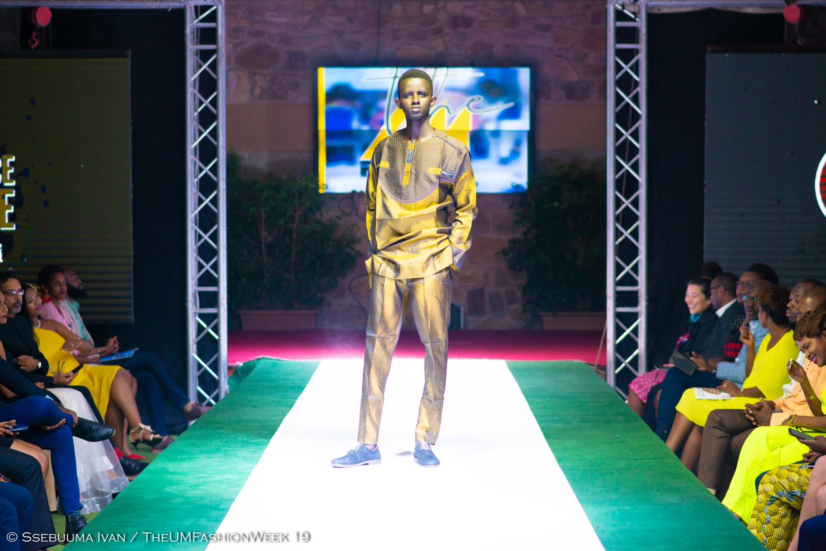 Agence_Umuringa's tweet photo. Bigana Alvin on runway at #TheUFW2019 in Papino Creations from Senegal.
M.U.A: Linka Make Up
Photographer: Ivan Ssebuuma
#theumfashionweek2019 #burundi๐ง๐ฎ #burundi #burundifashion #burundifashionweek #fashionweek #runway #models #runwaymodel #scoutmodel https://t.co/CfiswxBD43