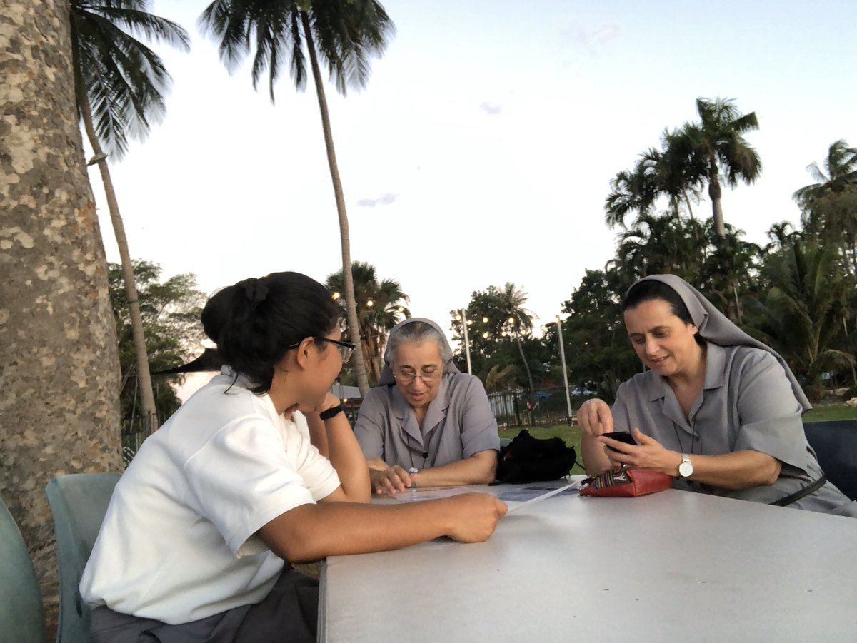 Misioneras Nazaret tweet media