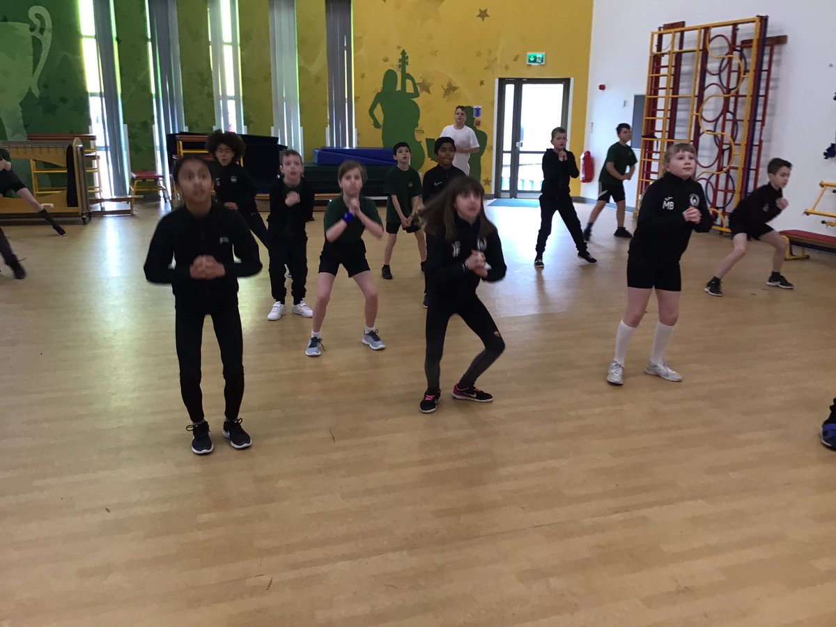 swallowsMPS's tweet photo. Another great warm up in PE with an 8 minute workout from @thebodycoach @Sports1MPS https://t.co/y68VIOxsfK