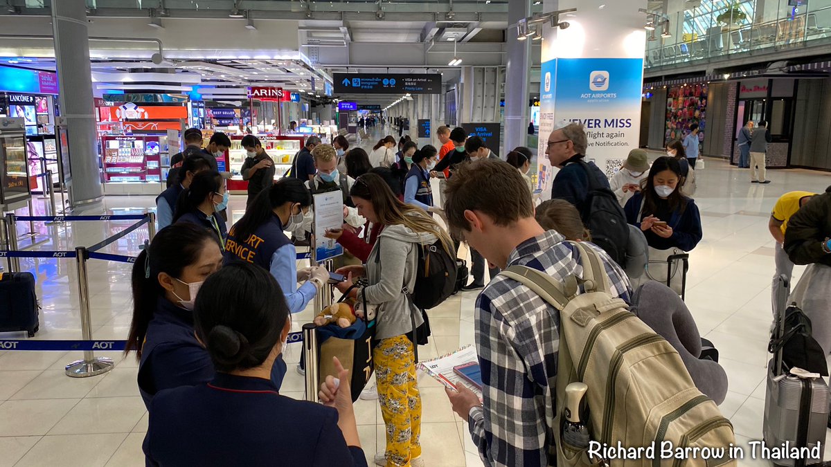 At the entrance to the Immigration hall, there is another checkpoint where everyone has to fill in the T8 form. To do this, you have to download the AOT Airports app onto your smartphone and navigate to the T8 section. [4/12]  #COVID19  #Thailand – at  Suvarnabhumi Airport (BKK) ท่าอากาศยานสุวรรณภูมิ