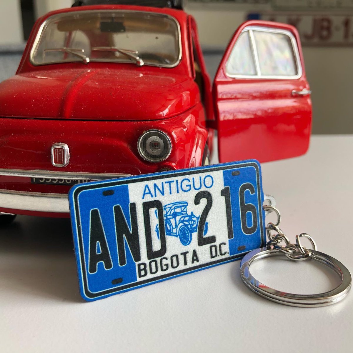eduarramirez's tweet photo. Llaveros reflectivos  a escala de placas para moto y carro . Precio $20.000 más envío a todo el pais .
Pedidos. 3115146405 https://t.co/nFhI4BpNgE