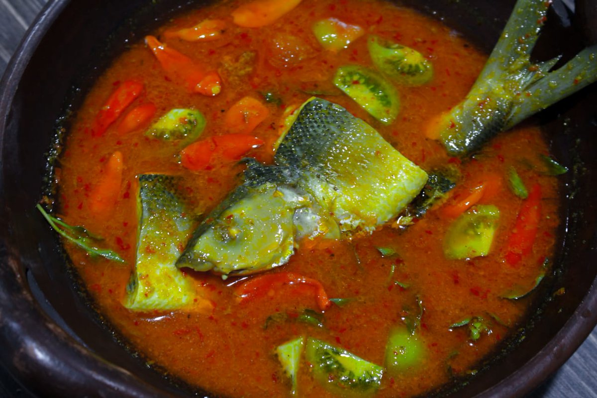 Bandeng Kuah Jambul Kuning.
Adalah salah satu makanan favorite di Jambul Kuning Loh guys. Nah menu ini adalah ikon jambul kuning loh👏