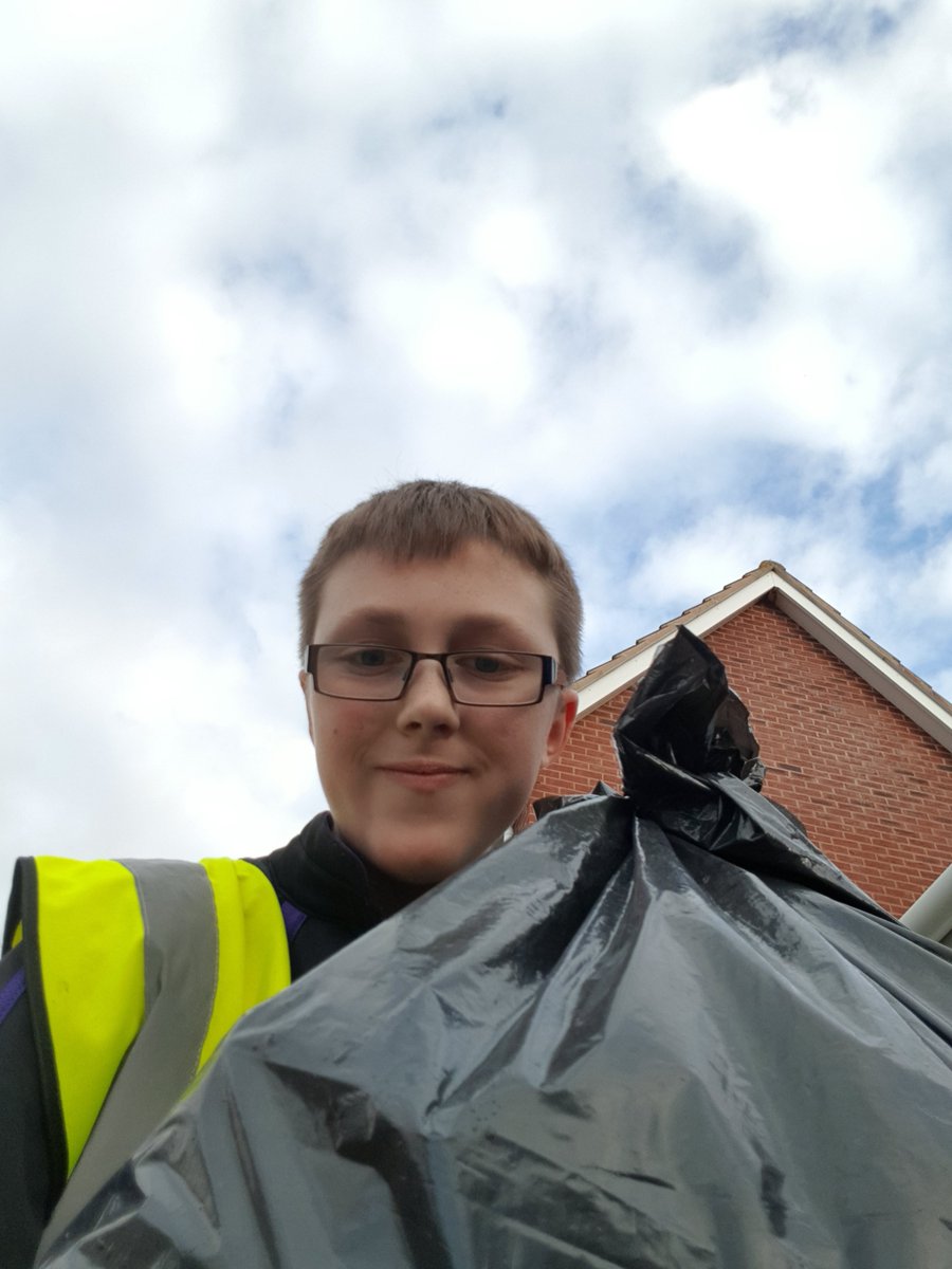 CleanAngie's tweet photo. With all the doom and gloom around at the moment it was lovely to receive these photos of Harry this morning. Still smiling and continuing to make a positive impact on the cleanliness of our community. Thank you Harry.  :) @DaventryVC https://t.co/PRYq8pwBj5