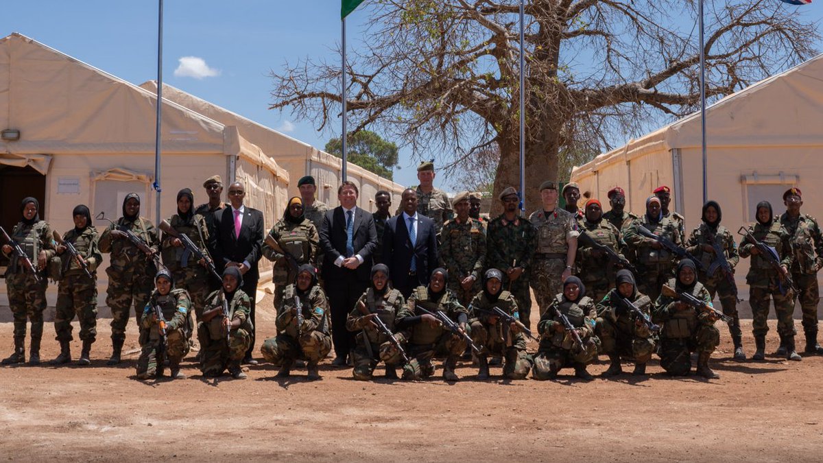 UKForcesSomalia's tweet photo. #somali CDF inspected the 3rd infantry company to be trained by @DefenceOps staff yesterday and then joined the rest of the #UK trained battalion for a photo in their #UKsupportsSomalis uniform, equipment, with a selection vehicles, in their new barracks. https://t.co/JK16qmKGVo
