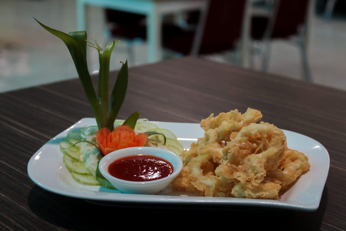 Cumi Goreng Tepung.
Adalah salah satu menu seafood paling disukai customer loh guys.