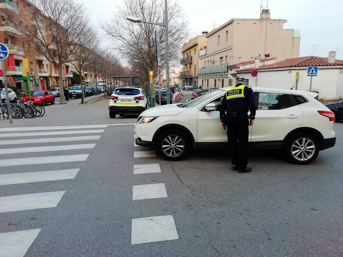 matarocat's tweet photo. 🔴👮‍La Policia Local de #Mataró ha interposat 102 denúncies entre diumenge i dimecres per incomplir les restriccions de mobilitat decretades per l'estat d'alarma. 
❗Les sancions poden anar dels 600 als 30.000 € 
🙏RESPECTA el CONFINAMENT i #quedatacasa #coronavirus https://t.co/KfI1OIFFis