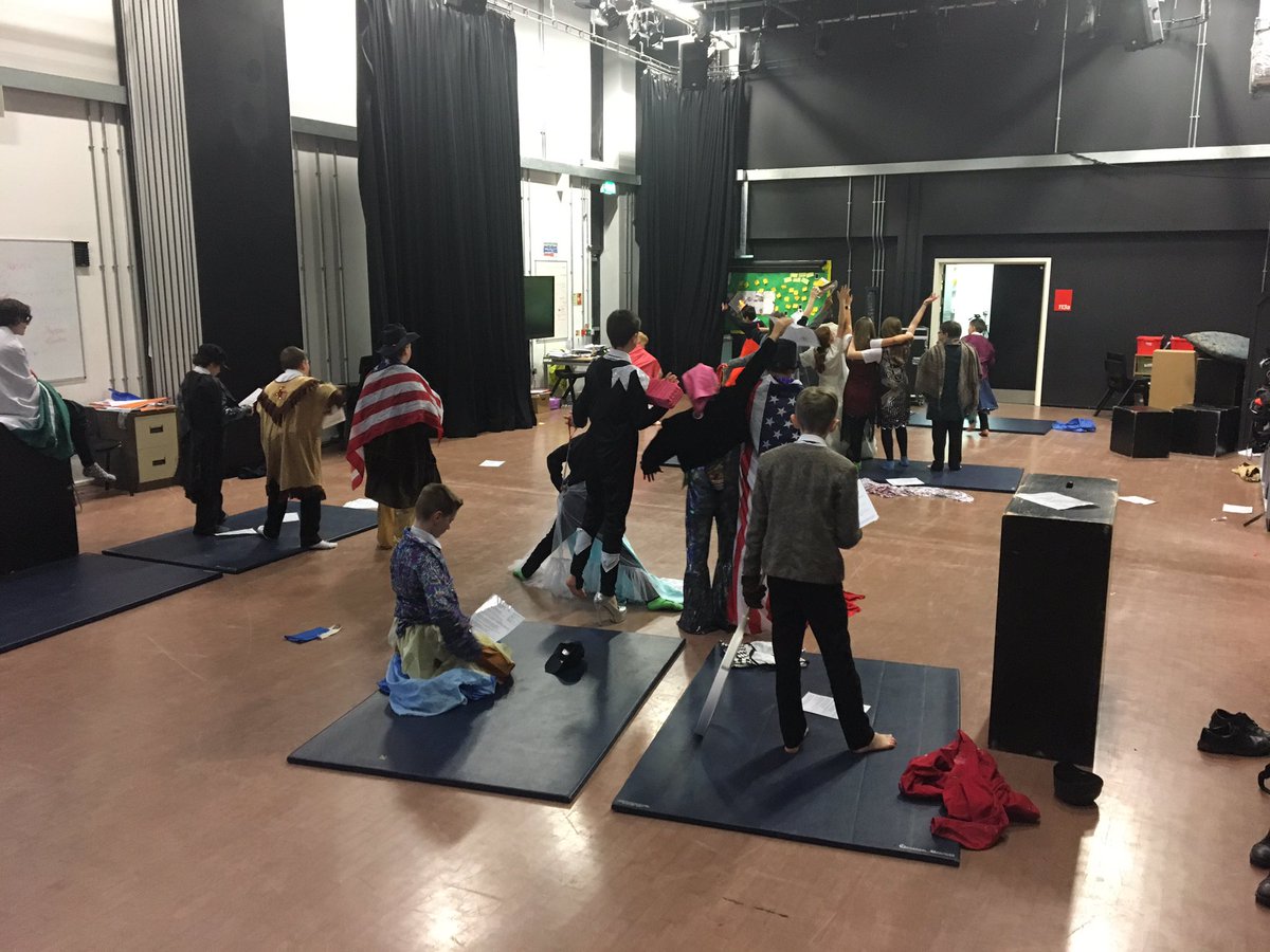 Y7_MelkshamOak's tweet photo. Miss Goodall and Mrs Rossiter are not letting this virus ruin it for year 7 drama today! Classes together for a production of Cinderella! #mocspa π https://t.co/M3npvOqvXQ