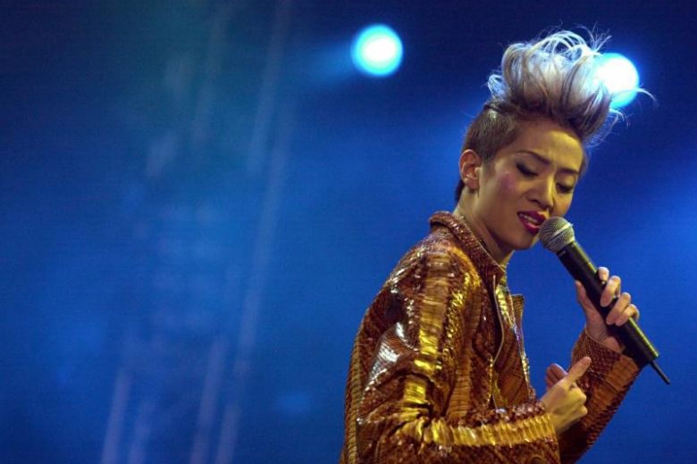 Anita Mui (1963-2003) was Hong Kong's legendary film actor, singer and queen of "Canto-pop".  #WomensHistoryMonth  https://www.theguardian.com/news/2004/jan/20/guardianobituaries.artsobituaries