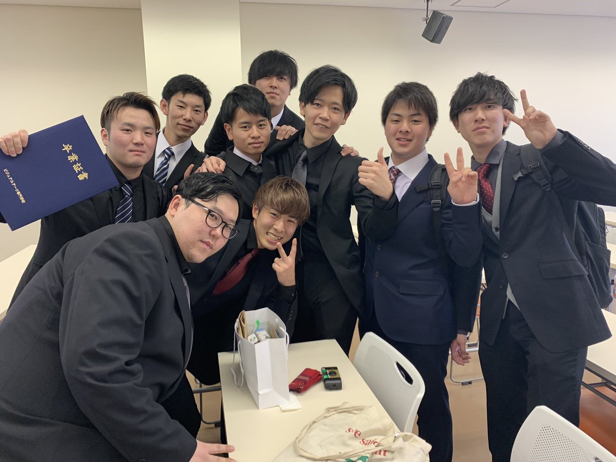 Y_Ryota1203's tweet photo. 単位ギリやったけど無事卒業🌸
来週から東京がんばります！ https://t.co/gCqAEw3iKD