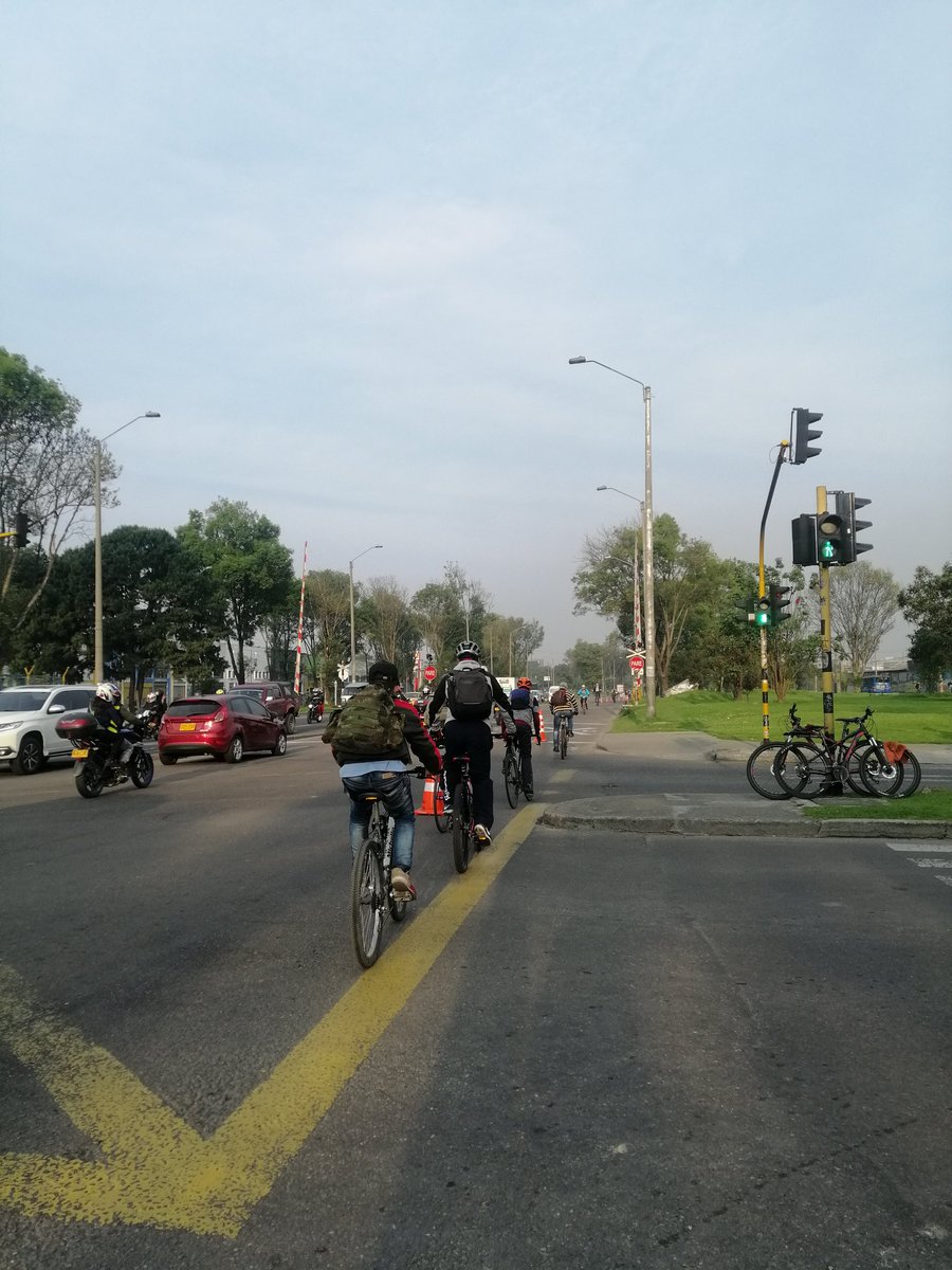 Angie_deMarzo's tweet photo. En bicicleta haces la diferencia. #CicloviaTempotalBta #CoronavirusEnColombia #Bicicleta https://t.co/Ka4OXNef91