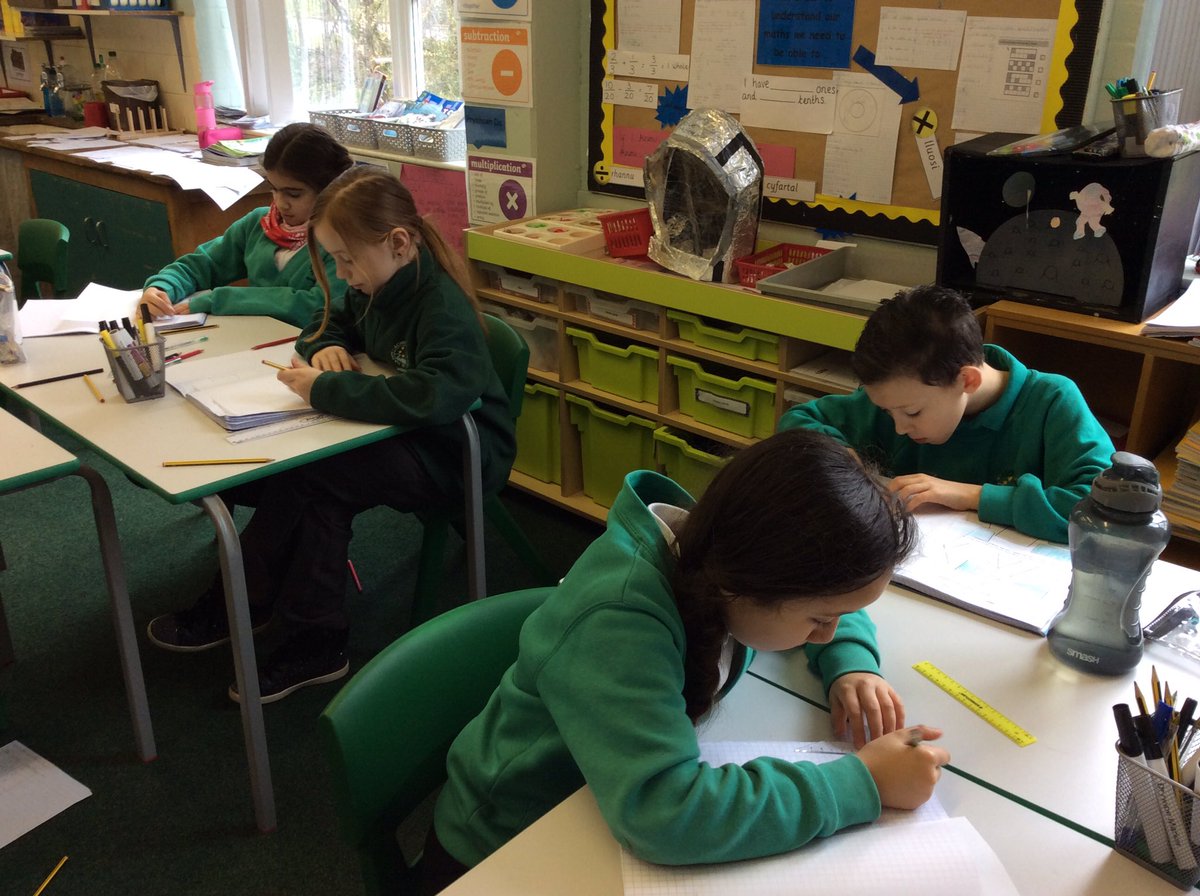 Springwood_Prm's tweet image. #Springharlech are busy drawing congruent shapes in maths #springmat