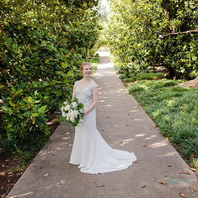 PhotoBBP's tweet photo. "Once in a while, right in the middle of an ordinary life, love gives us a fairy tale." - Melissa Brown⠀⠀⠀⠀⠀⠀⠀⠀⠀
#brittanybarclayphotography #bridesofbbp https://t.co/7qkKszOfS8 https://t.co/hs4man72Od