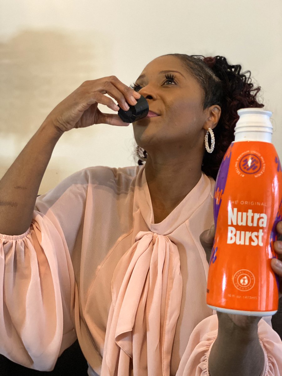 iamardyspatrice's tweet photo. Don’t nobody glow more than a woman who prioritizes her goals, her peace, her freedom &amp; her HEALTH! 
#weightlossjourney #healthylifestyle #loveyourself #putyourhealthfirst #tlccommunity #nutraburstliquidvitamins #NRG 
#fiftyfitfreejourney #authenticallyArdys 
Happy Thursday! 👋🏽 https://t.co/MjdatA85Jn