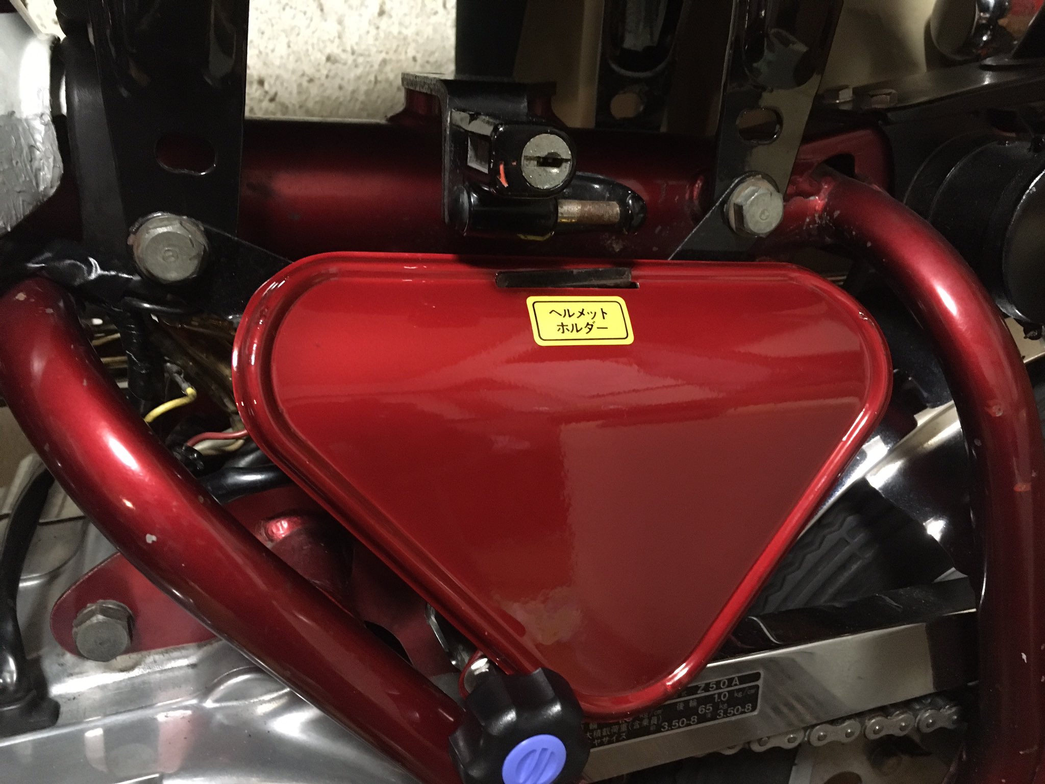 ケンタロウス モンキーをステッカーチューン 笑 単に ヘルメットホルダー だけでとっても純正チックになります Z50z リジットモンキー T Co Zpamyfjyvl Twitter