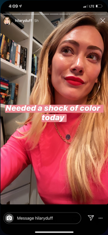 CAREdog_Co's tweet photo. She also posted this strange clue earlier in the day - look at the bookshelf #pizzagate 2 https://t.co/2zWgDWPu8u