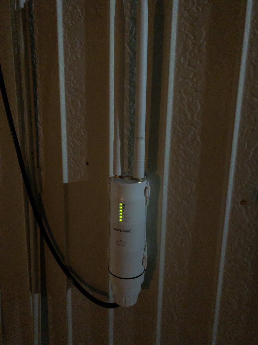 とっとと噛む太郎 ワクチン済 先日 コーナンで売ってないのでモノタロウで探してたのは メッセンジャーワイヤー用の 引込線引留具 これを母屋と離れにそれぞれ設置して メッセンジャーワイヤーを張り それに屋外用のカテ6を這わせてテンション