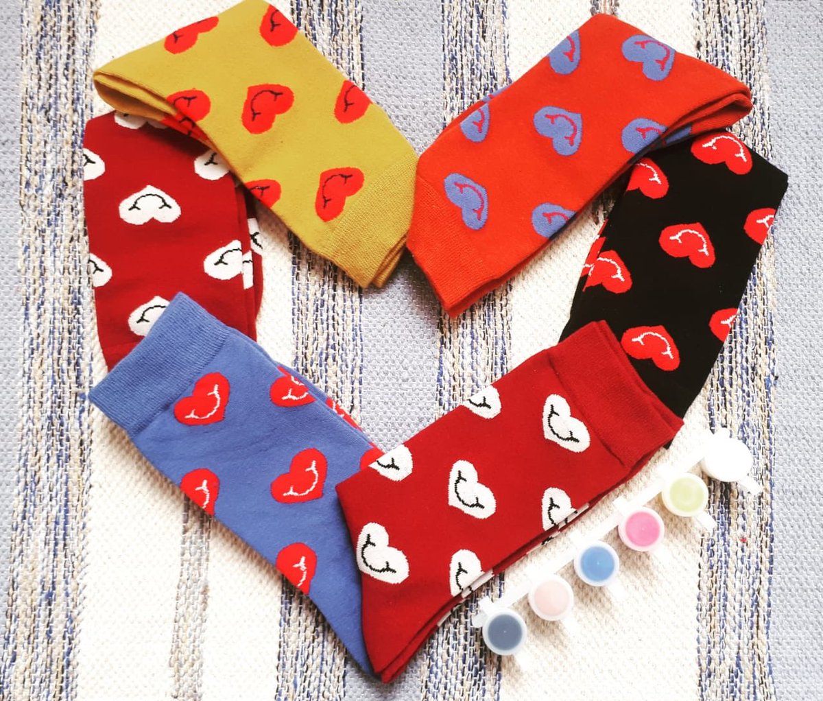 murashki_socks's tweet photo. Чем больше в жизни красок - тем меньше в ней проблем! 🌈

Добавьте красок в своей одежде и увидите как улучшится ваше настроение! 😉 
Всем любви❤ https://t.co/5EoC6CfPl5