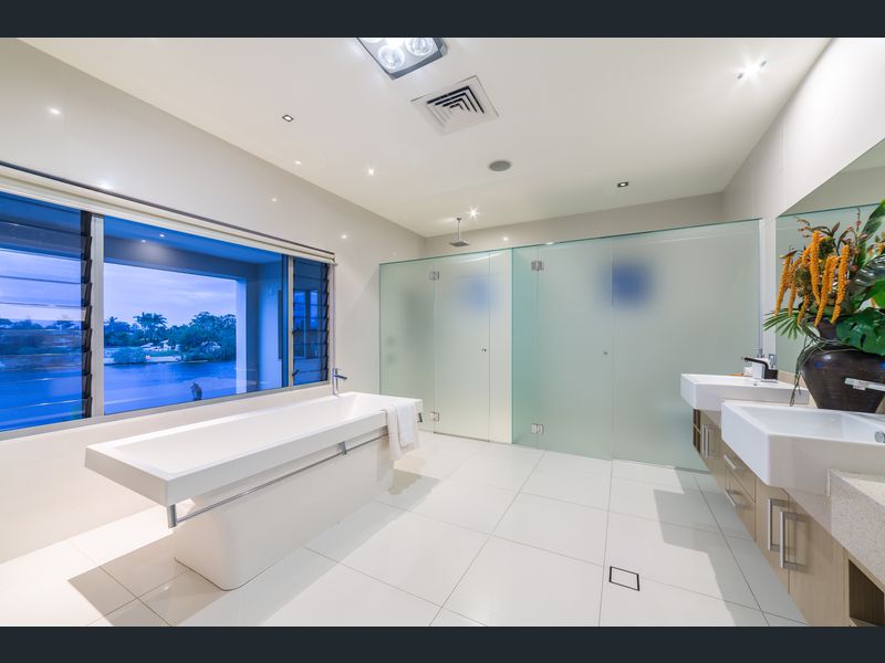 Oceanus_Design's tweet photo. Utilising a few pre existing items clients have can save on your styling &amp; hire fees.

Kitchen, living, bathrooms &amp; outdoor living.. 🏠
Agents: Julia &amp; Sam Ray White Broadbeach https://t.co/Oo9MIh37b6