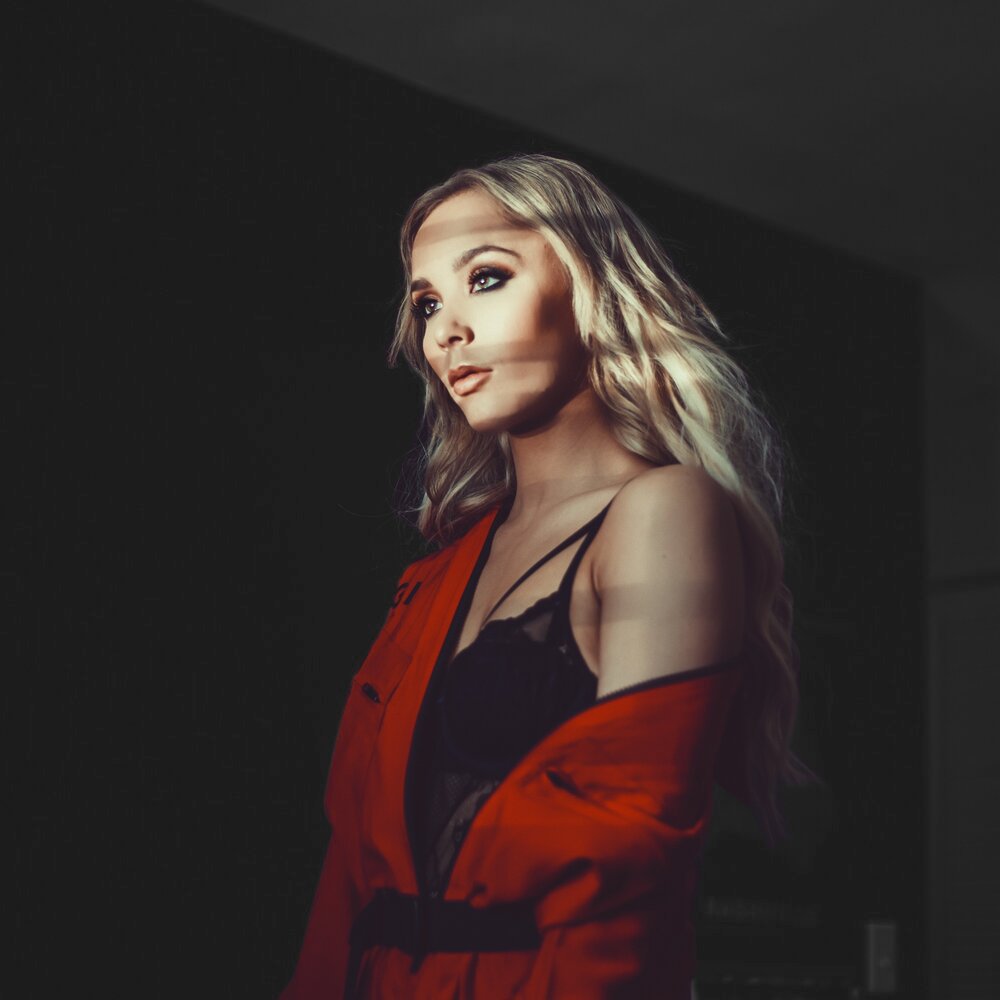 "I really took a step back to dig deeper into who I was as a person, an artist, and a songwriter. I just let myself write whatever felt natural instead of trying to fit in..."

<a href="/LivyJeanne/">Livy Jeanne</a> Returns with New Single, Finish This Up

thereviewsarein.com/2020/03/18/liv…