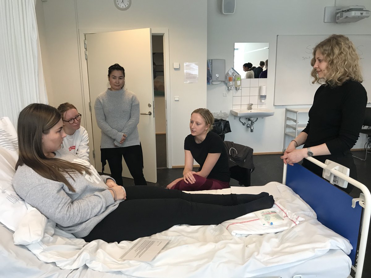 Snart er 100 medicinstuderende fra AAU klar til at indgå i corona-beredskabet på <a href="/AalborgUH/">Aalborg Universitetshospital</a> som sygeplejevikarer. Også 70 ventilatører er undervejs. TAK for jeres samfundssind! <a href="/ucndk/">UCN</a>, FADL og <a href="/Reg_Nord/">Region Nordjylland</a>  #coronavirus #COVID19 #sundpol <a href="/Heunicke/">Magnus Heunicke</a> <a href="/SSTSundhed/">Sundhedsstyrelsen</a>