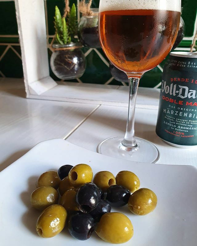 restaurantelcid's tweet photo. Maridaje perfecto para celebrar #eldiadelpadre con 
#aceitunamanzanilla,  #aceitunacacereña y Voll-Damm 
#ElRetoDeLaAceituna 
@aceitunasesp https://t.co/3edIvNpxOc