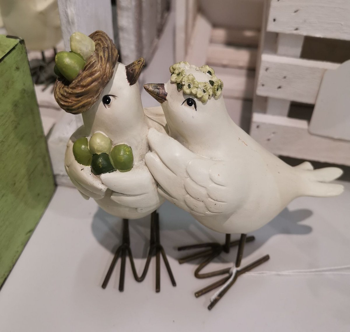 wohnflair's tweet photo. Schöne Osterdeko, Osterhasen und Co. für Euch jetzt zum Sonderpreis 🏷️💰 
-Mutter mit Kind ca. 19,5 cmH             nur 16 €
-Vogelpaar  ca. 13,5 x 10,5 x 13 cmH  nur 13 €
-Hasenkind Junge / Mädchen ca. 13,5 cmH je. nur 11 €
Bei Interesse bitte PN oder Tel. 038203-429140 https://t.co/SnMgxtRW0n