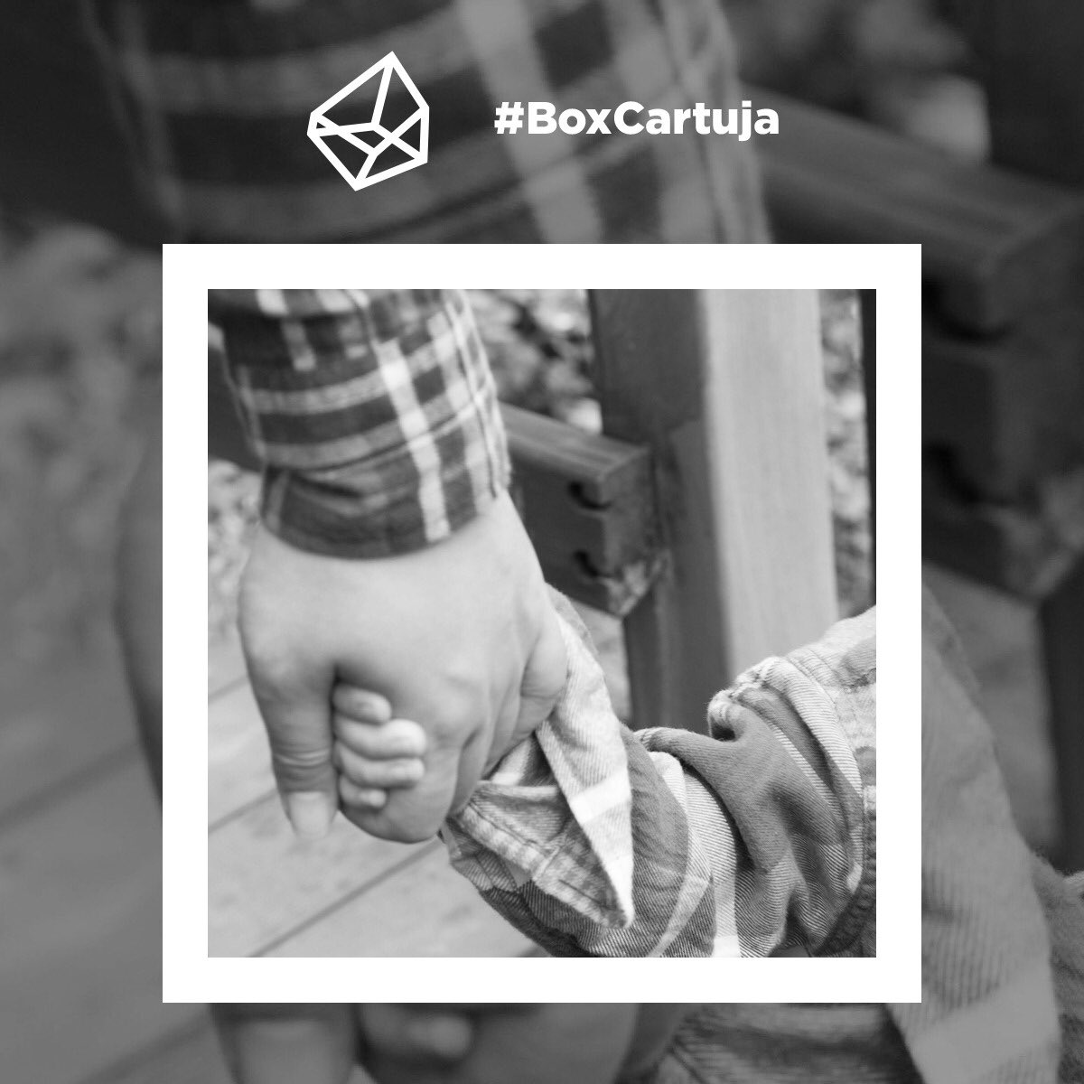 '¡Papá! Pronto volveremos a disfrutar de ese espectáculo que tanto nos gusta ver juntos y disfrutaremos de nuestro cantante favorito' 🎵🎤

Por hacer nuestros sueño realidad, por cuidarnos, por apoyarnos, ... ¡gracias Papá! 👨‍👧‍👦

¡Feliz día del padre a todos los papás del mundo 🌎