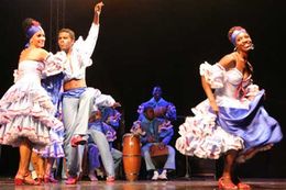 MariaTe27173563's tweet photo. El estudio d las danzas tradicionales contituye 1 aspecto importante en el proceso dl conocimiento, comprensión y valoración d una d las expresiones conformadoras d la identidad dl pueblo cubano
#CubaPotenciaCultural #CubaPatrimonio
@patrimonio_Cuba https://t.co/U5Dwm1pNgK