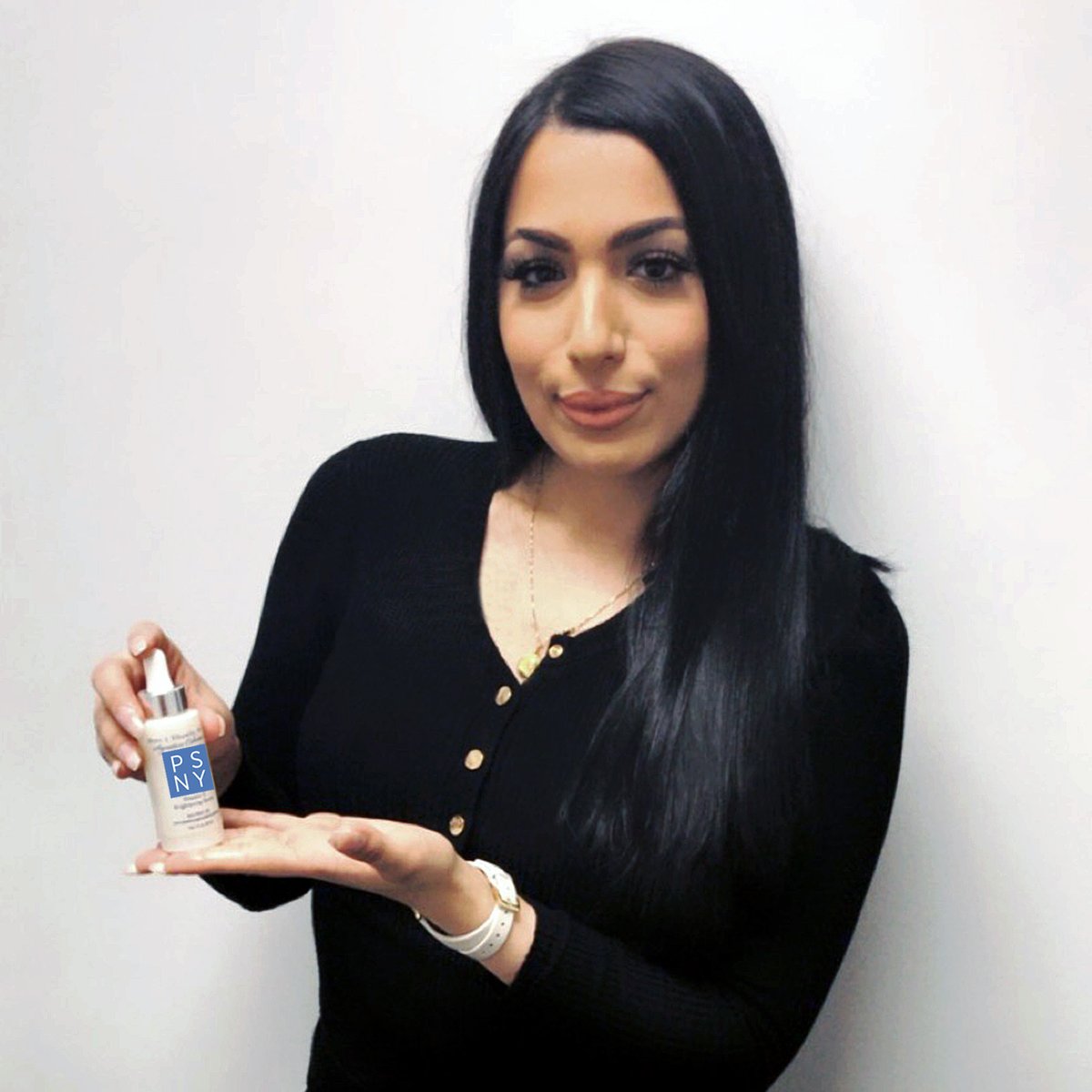 psofny's tweet image. Staff Favorite Product!  Vitamin C Brightening Serum “ I love using the Vitamin C Serum because it absorbs instantly and doesn’t leave an oily residue. I enjoy wearing makeup and it doubles up as a great primer on top of nourishing and brightening my skin.” - Alexis K.