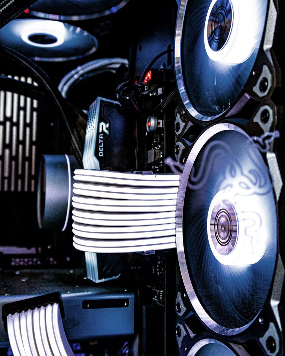 GlobalLianli's tweet photo. Sync all your RGB!
The 24 Pin STRIMER PLUS is on sale for $49.99 till 3/31
Buy it now:
Newegg: https://t.co/pQlfddvSt1
https://t.co/30zyESwshq
OCUK: https://t.co/DDG9jVFejl
Caseking: https://t.co/jsx6M77q2M
πΈ @TechBlockEm
#LIANLI #STRIMERPLUS #RGB #PC #razer #pcaddict https://t.co/oiN9VuLmlp